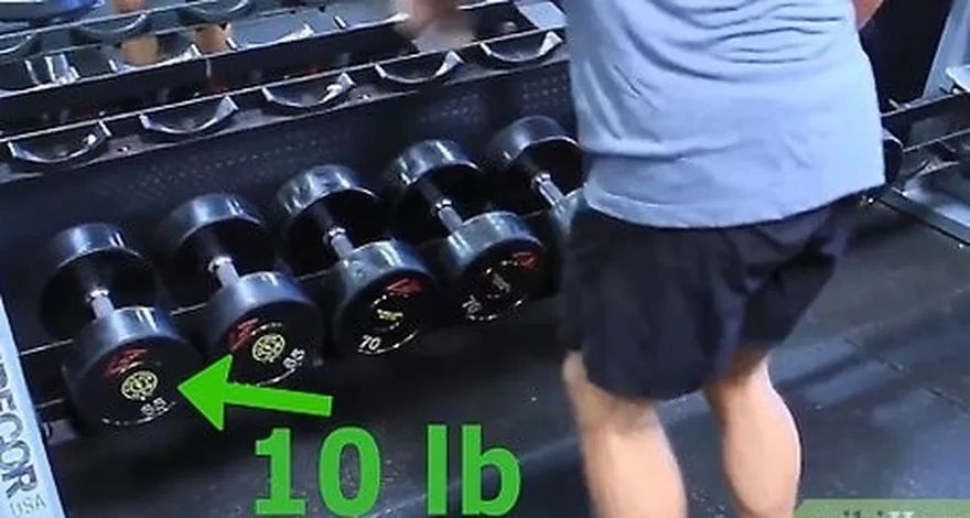 addım 1 10 kiloluq dumbbell ilə başlayın.